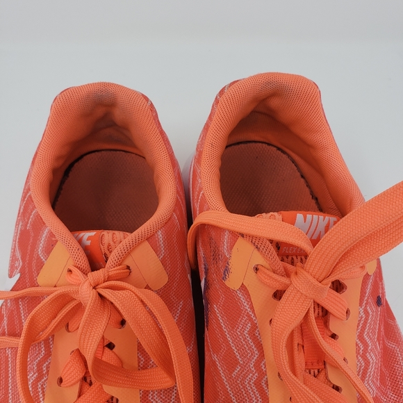 Nike Womans Size 7 Orange White Running Shoe FLAW Read Description - Picture 4 of 16